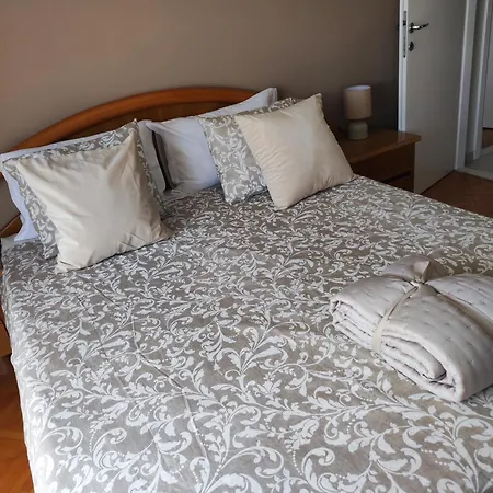 J&sa With Balcony And Garage Apartment *