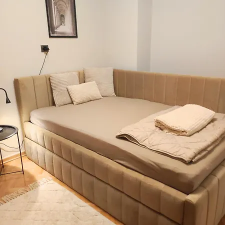 J&sa With Balcony And Garage Apartment *