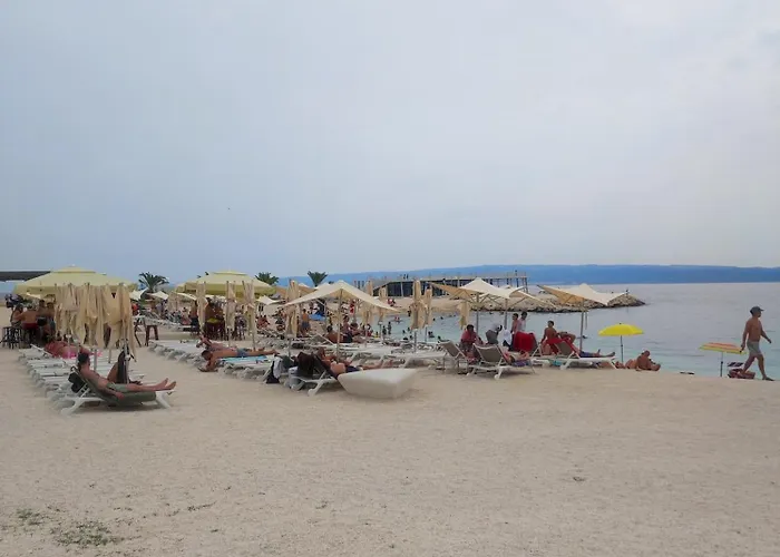 J&sa With Balcony And Garage *