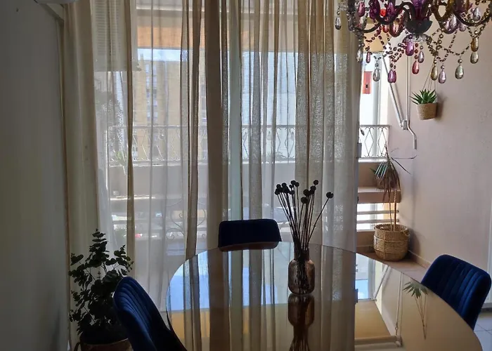 J&sa With Balcony And Garage Apartment