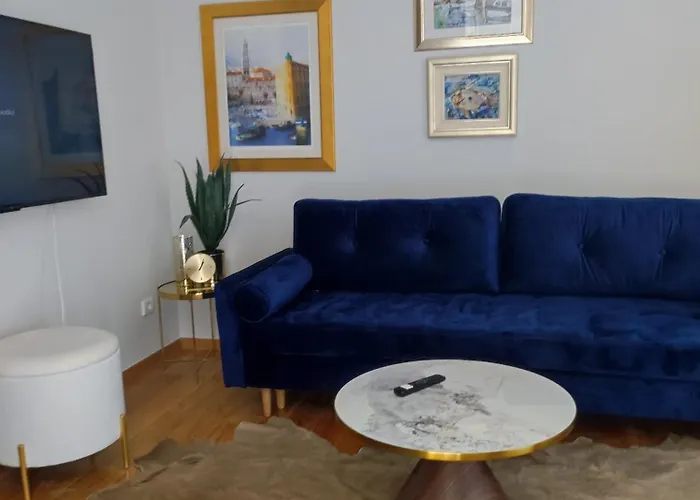 J&sa With Balcony And Garage Apartment Split