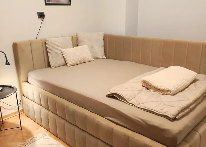 J&sa With Balcony And Garage Apartment *