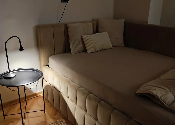 J&sa With Balcony And Garage Apartment